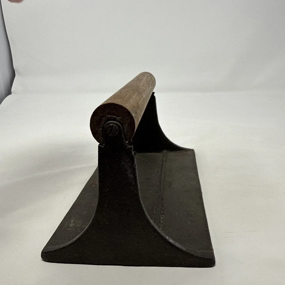 Vintage Cast Iron Bacon Press with Wood Handle & Pig Design 7
